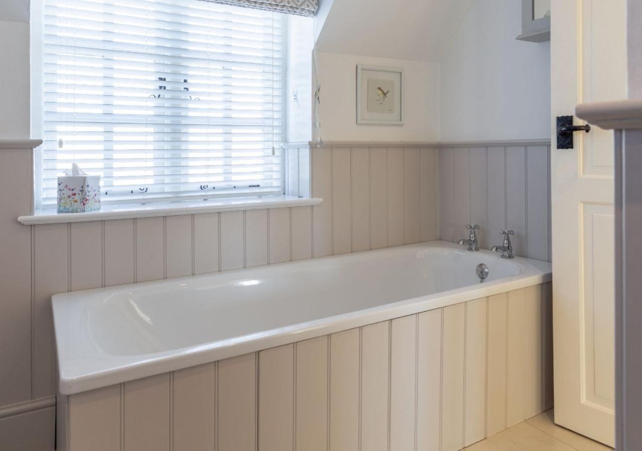 Jasmine Cottage - 2 Bedroom In Heart Of Bourton! Exterior foto