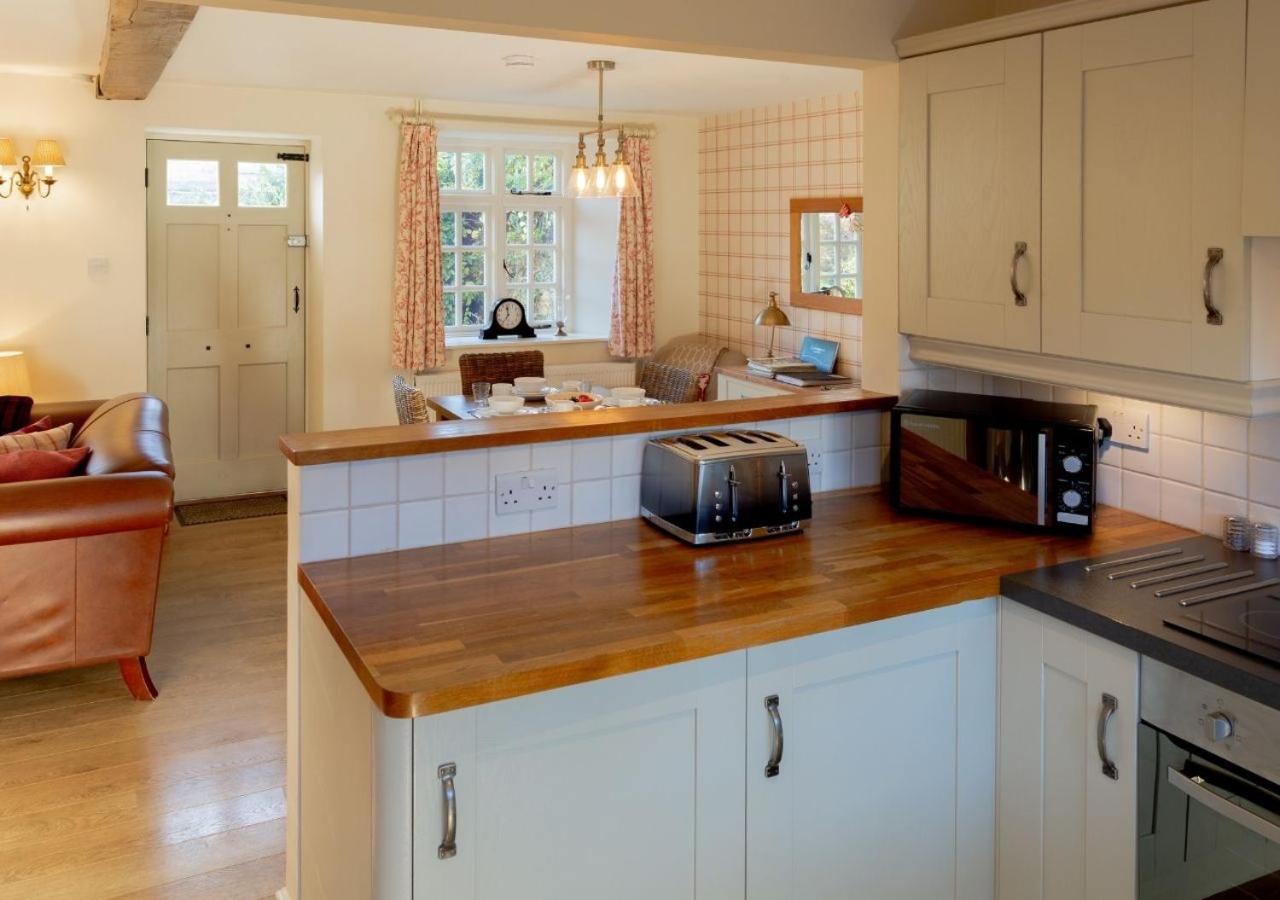 Jasmine Cottage - 2 Bedroom In Heart Of Bourton! Exterior foto