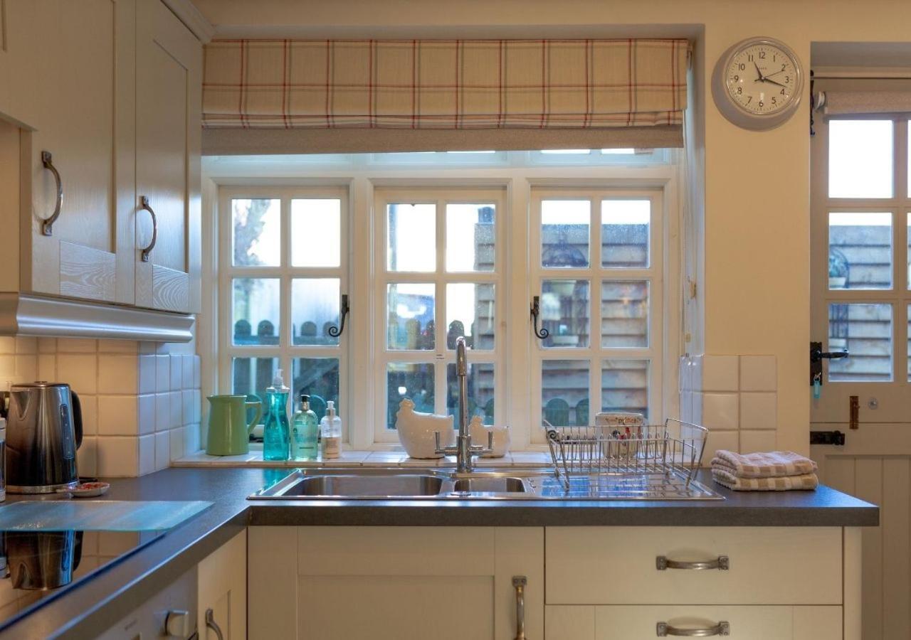Jasmine Cottage - 2 Bedroom In Heart Of Bourton! Exterior foto